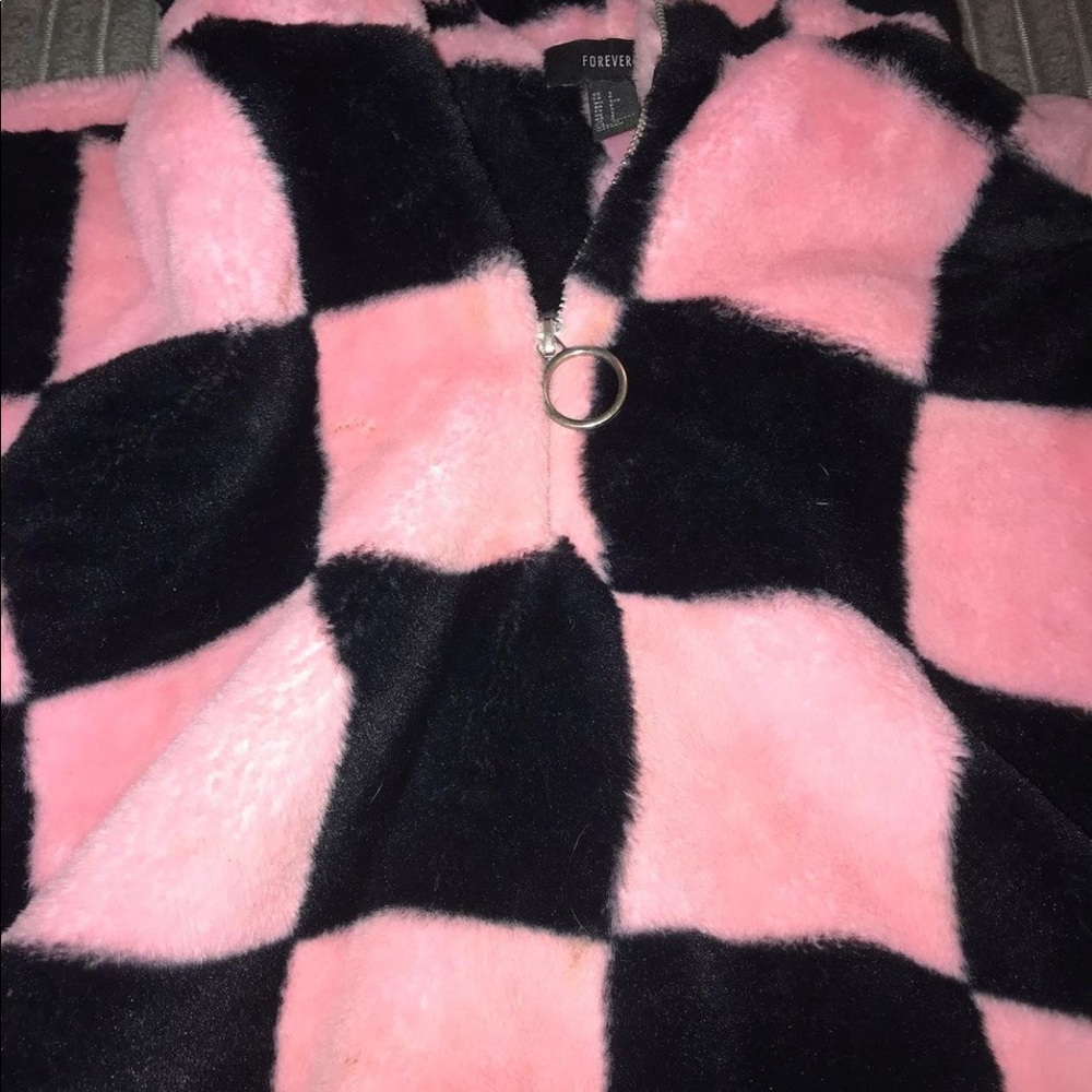 Forever 21  pink n black checkered fur hoodie 
Size: s 
Price: $40
